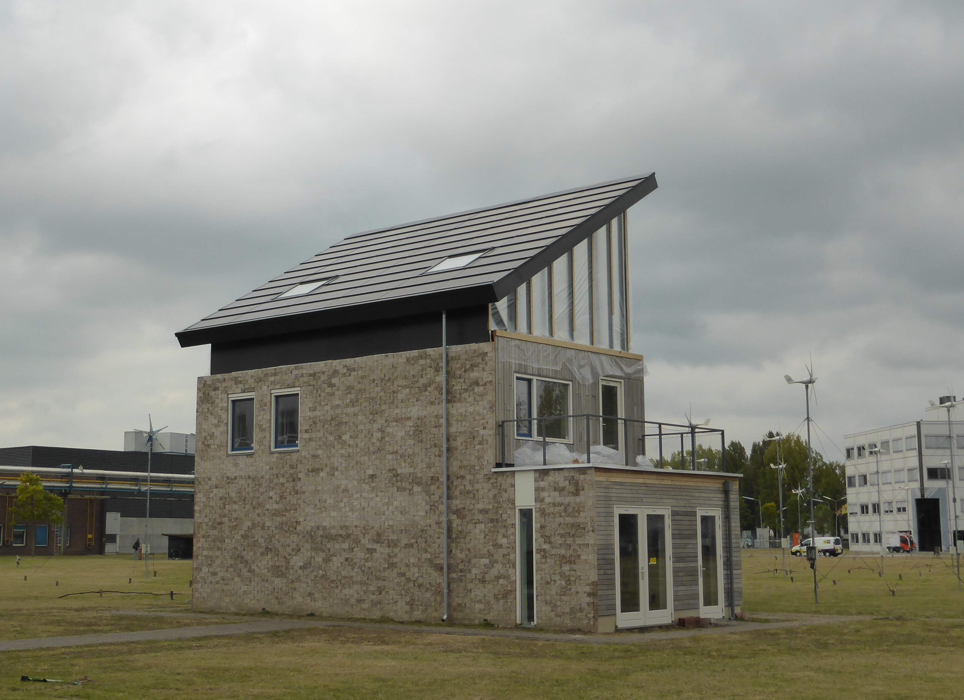 Ultralicht optoppen van woningen met zelfvoorzienend dak ...