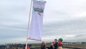 Wapperende vlag van Mosselhof markeert hoogste punt